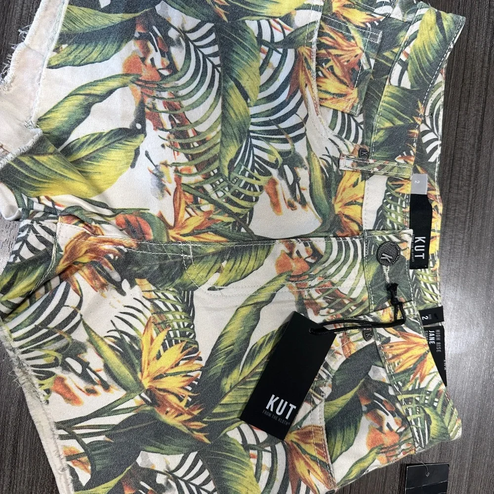 Kut from the Kloth High Rise Jane Shorts - Picture 3 of 4